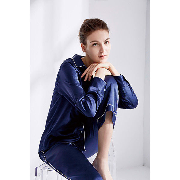 Breathable Womens Silky Pajamas ชุดนอนสุภาพสตรีชุดนอนผ้าไหม 70cm Length